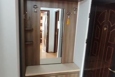 Apartament cu 3 camere decomandat în Piața Centrală - 1