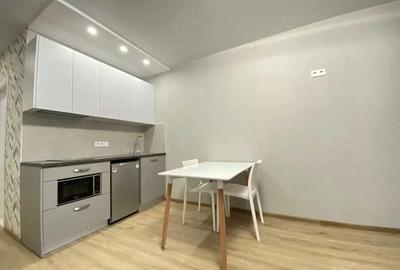 Garsonieră decomandată în Romană