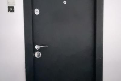 Apartament cu 4 camere semidecomandat în Cantemir