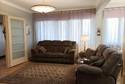 Apartament cu 3 camere semidecomandat, mobilat în Central
