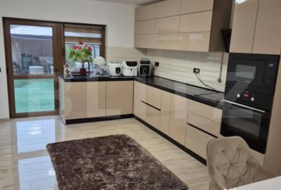 Casă cu 4 camere cu Teren 583 Mp în Central - 14