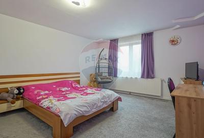 Casă cu 7 camere cu Garaj în Central - 24