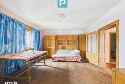Casă cu 4 camere cu Teren 1368 Mp în Central - 2