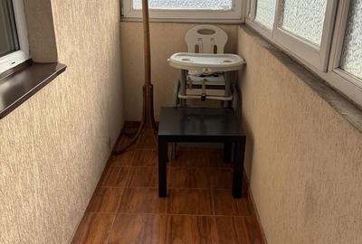 Apartament cu 2 camere decomandat în Tractorul