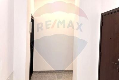 Spațiu comercial, de 100 mp, în P-ța Victoriei - 12