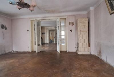 Casă cu 3 camere cu Canalizare în Cișmigiu - 1