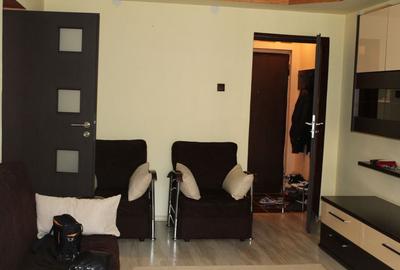 Apartament 3 camere, zona Ambasador, etaj 1 - 2