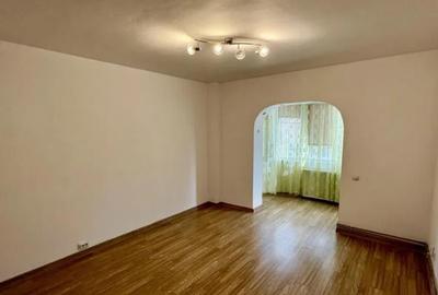 Apartament 2 camere, decomandat - zona Tractorul - 2