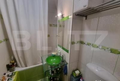 Apartament cu 3 camere decomandat, mobilat în Craiovița Nouă