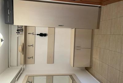 Apartament cu 3 camere semidecomandat în Lujerului