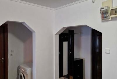 Apartament cu 3 camere decomandat, mobilat în Independenței