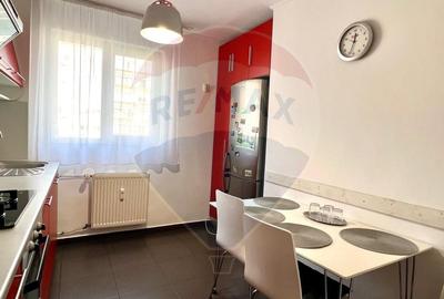 De inchiriat apartament cu 3 camere, in zona Dacia - 16