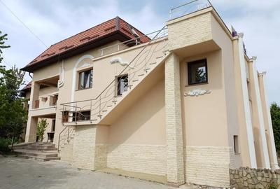 Casă cu 7 camere în Central - 2