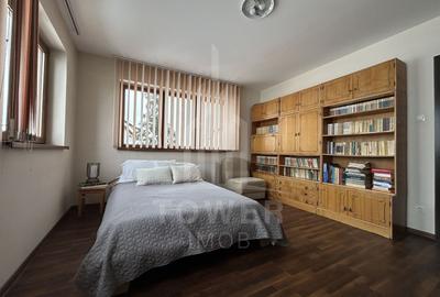 Casă individuală cu 8 camere cu Canalizare în Lupeni - 1