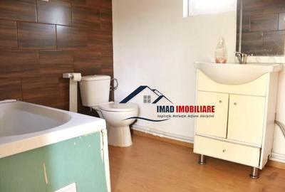 Casa batraneasca in Targoviste - Exterior nord, Laculete. - 6