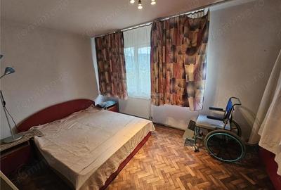 Apartament cu 2 camere semidecomandat în Micro I - 4