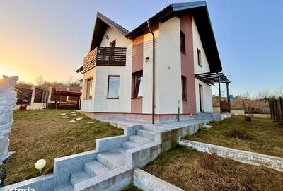 Casă cu 4 camere cu Teren 380 Mp în Bucium - 1