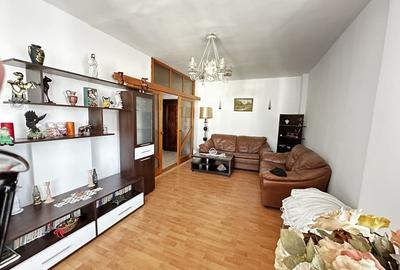 Apartament cu 3 camere decomandat în Ampoi 3