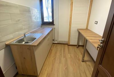 Spațiu comercial, de 50 mp, în Central - 8