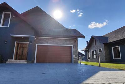 Casă cu 4 camere în Izvorani - 3