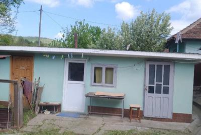 Casă cu 2 camere cu Teren 2264 Mp în Central