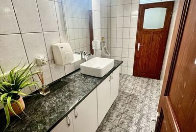 Spațiu comercial, de 90 mp, în Central - 2