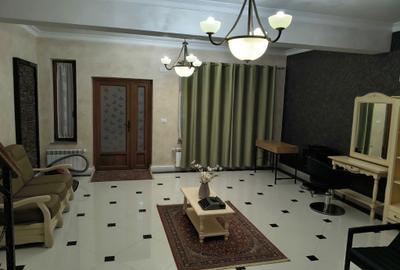 Spațiu comercial, de 80 mp, în Central - 4