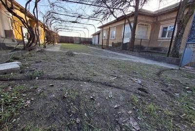 Casă cu Teren 1900 Mp în Peretu - 2