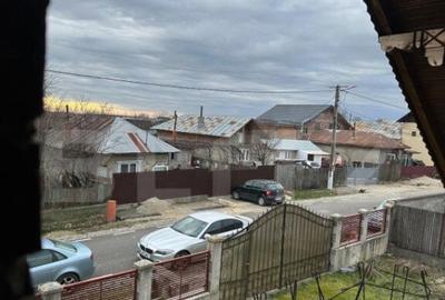 Casă cu 7 camere cu Teren 1400 Mp în Central