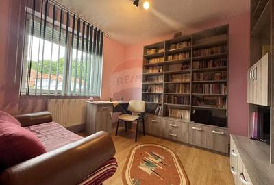 Apartament cu 4 camere semidecomandat în Mediaș - 1