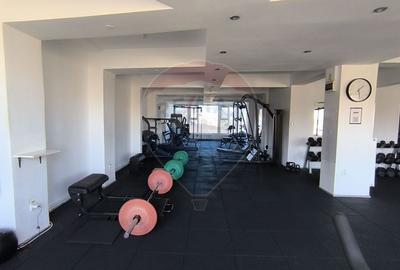 Spațiu comercial, de 202.35000610352 mp, în Central - 12