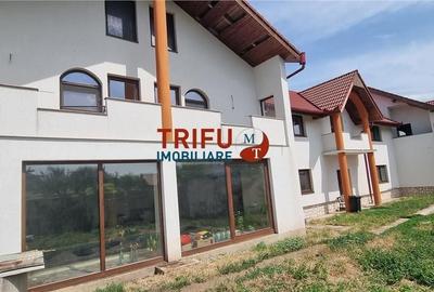 Casă cu 10 camere cu Teren 720 Mp în Lipoveni