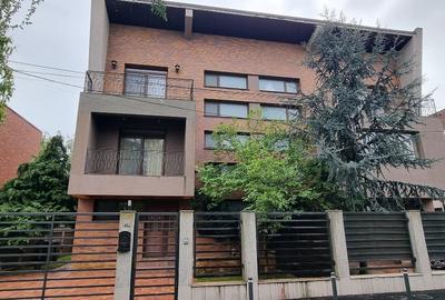 Vila lux Baneasa-Lac, langa Petrom City, zona exclusivista pe malul lacului