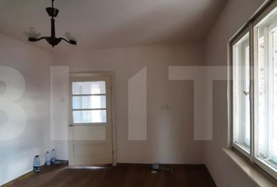 Casă cu 3 camere cu Teren 3000 Mp în Periferie