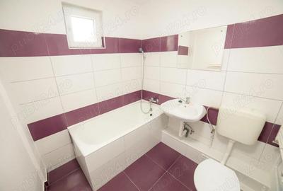 Apartament cu 3 camere semidecomandat în Tei