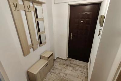 Garsonieră decomandată în Titan