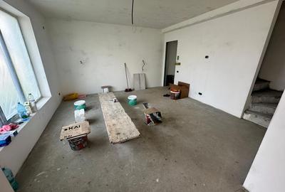 Duplex cu 4 camere cu Canalizare în Central - 3