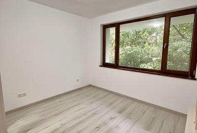 Apartament cu 3 camere decomandat în Tei