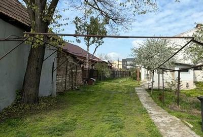 Casă cu 4 camere decomandat în Central - 6