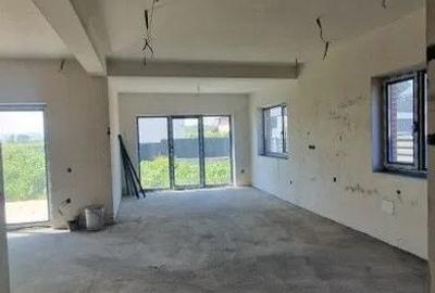 Casă cu 4 camere semidecomandat cu Teren 350 Mp în Jucu - 2