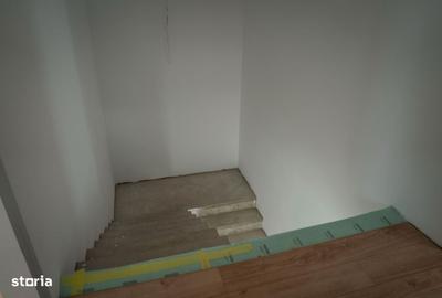 Casă cu 4 camere în Cristian