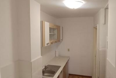 Apartament cu 3 camere decomandat în Cornișa - 1