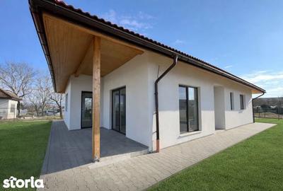 Casă cu 4 camere cu Teren 750 Mp în Jucu - 3