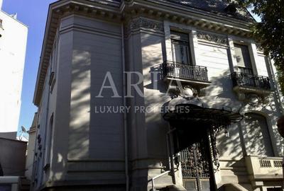 Casă individuală cu 10 camere în Romană