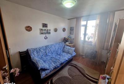 Apartament cu 2 camere decomandat, mobilat în CET - 10