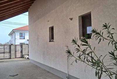 Casă cu 4 camere în Moșnița Nouă
