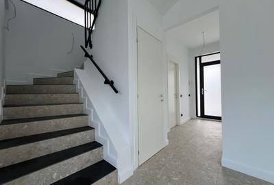 LA CHEIE! The Class Villas Tunari, TEREN 300 MP școală Americana 3 min. - 6