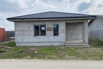 Casă cu 3 camere în Exterior Vest