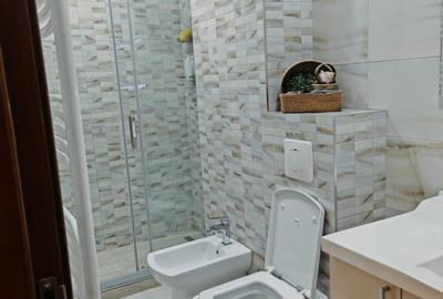 Apartament cu 3 camere semidecomandat în Tractorul - 7