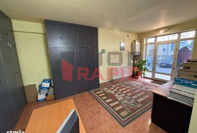 Spațiu comercial, de 55 mp, în Central - 8